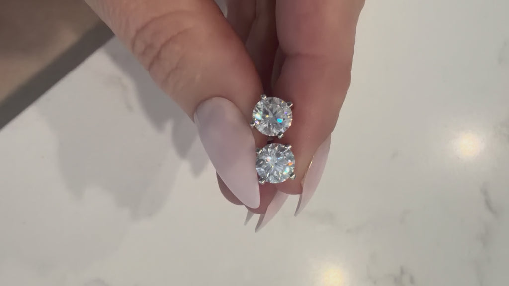 The Amaya 1 Carat Round Stud Earrings